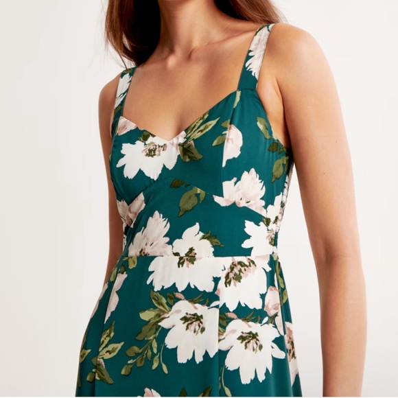Abercrombie Drama Ruffle Tiered Maxi Dress - Green Floral - Picture 3 of 10